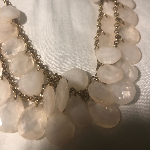 Gold colored chain with white and pink stones - Picture 4 of 4